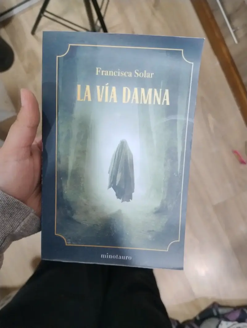 Libro 'La Vía Damna' de Francisca Solar - 1