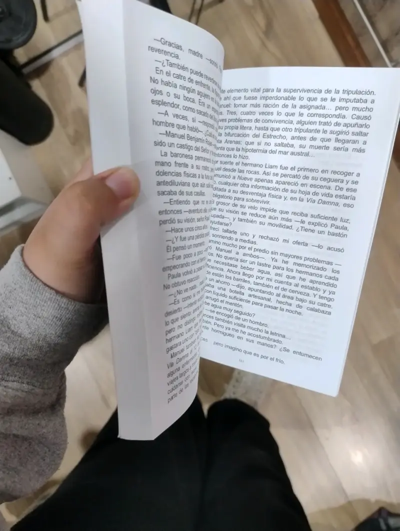 Libro 'La Vía Damna' de Francisca Solar - 3