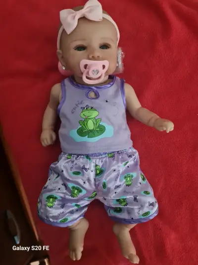 Muñeca bebé reborn con chupete y accesorios - miniatura 1