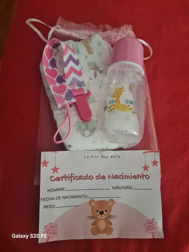 Muñeca bebé reborn con chupete y accesorios - 2