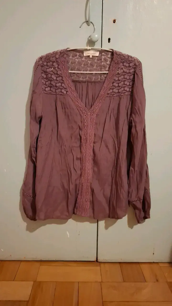 Blusa morada con encaje para mujer