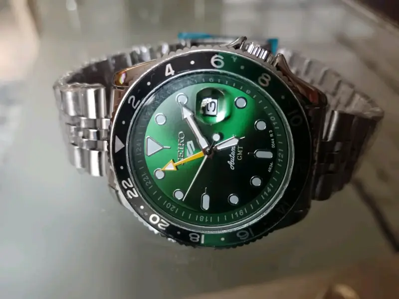 Reloj Seiko GMT verde acero inoxidable - 2