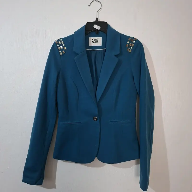 Blazer azul con detalles en hombros Vero Moda