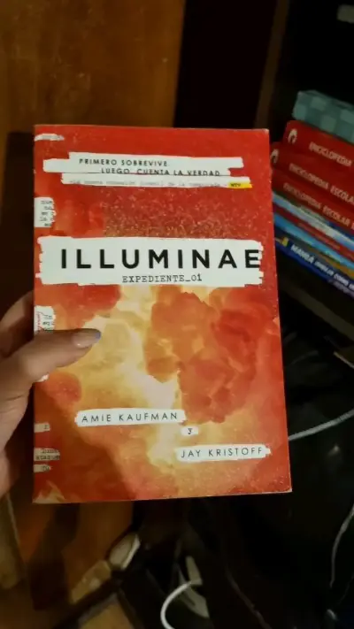 Illuminae Expediente_01 de Amie Kaufman y J - miniatura 1