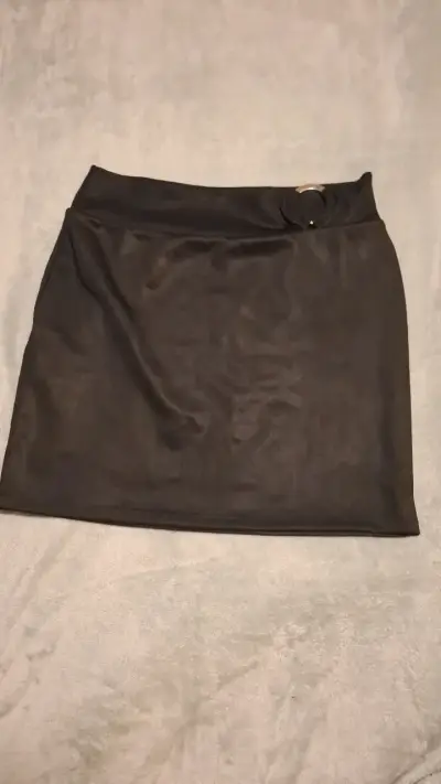 Falda corta negra con detalle de aro - Talla M - miniatura 1
