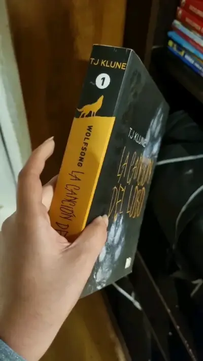 Libro 'La Canción del Lobo' de TJ Klune - miniatura 2