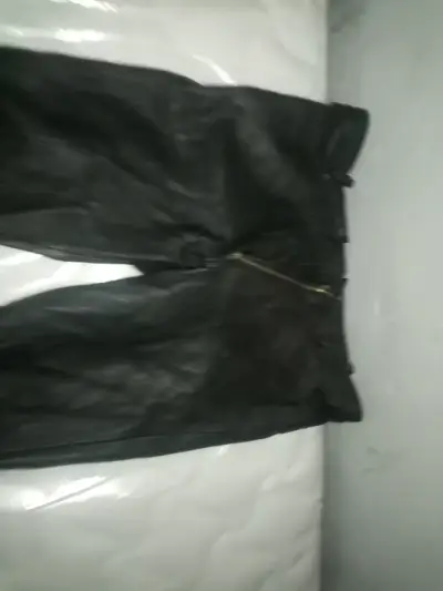 Pantalones de cuero negro para hombre - miniatura 1