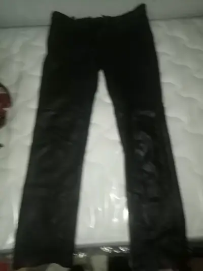 Pantalones de cuero negro para hombre - miniatura 3