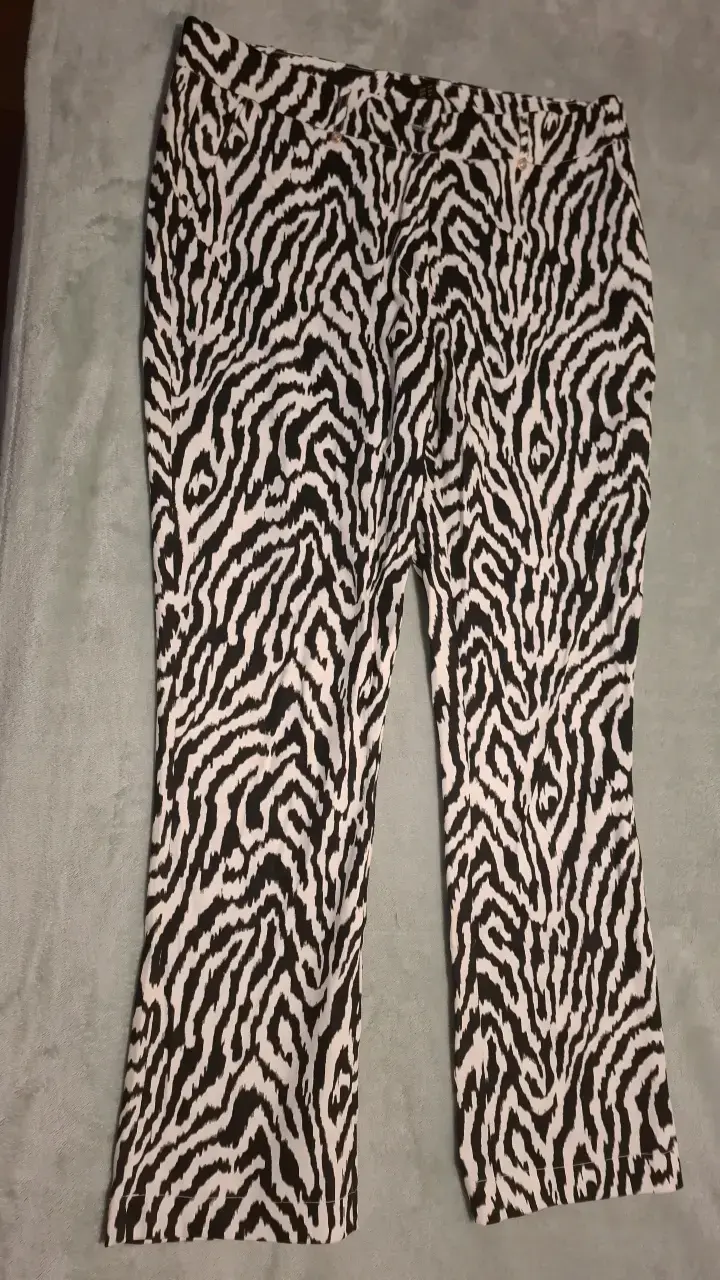 Pantalón estampado animal print blanco y negro - 2
