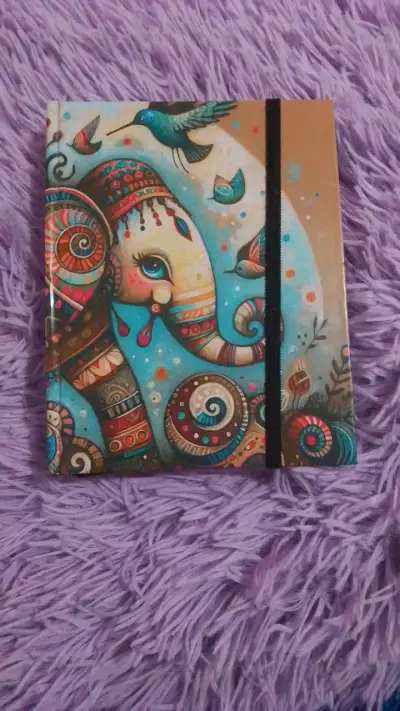 Libreta con hojas blancas con diseño de elefante - miniatura 1