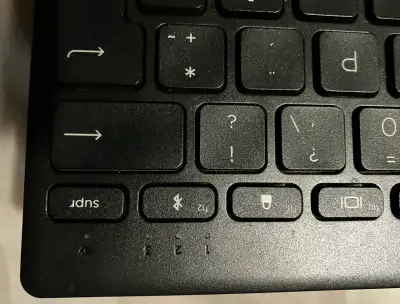 Teclado inalámbrico compacto HP negro - miniatura 1