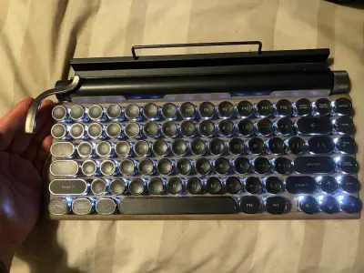 Teclado mecánico retro con retroiluminación LED - miniatura 2