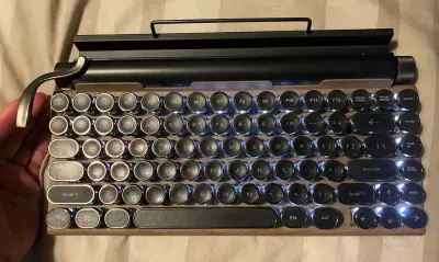 Teclado mecánico retro con retroiluminación LED - miniatura 4