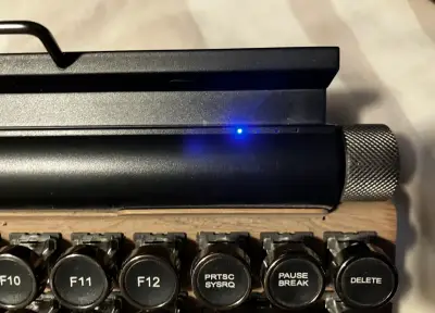 Teclado mecánico retro con retroiluminación LED - miniatura 5