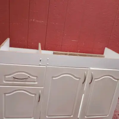 Mueble de cocina blanco con puertas y cajón - miniatura 1