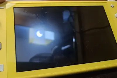 Nintendo Switch Lite amarilla - miniatura 2