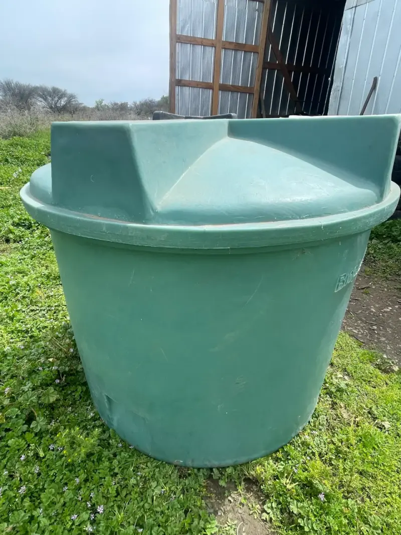 Estanque vertical de plástico 630 litros - 5