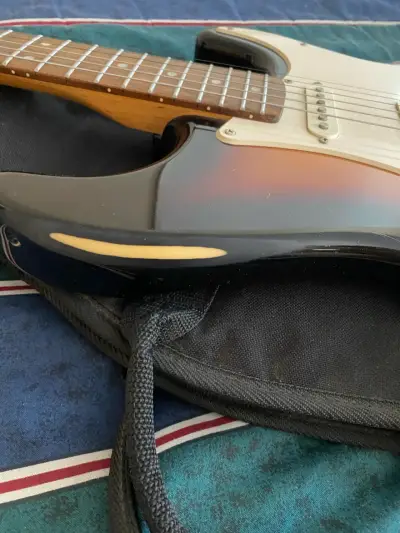 Guitarra eléctrica Squier Stratocaster sunburst - miniatura 5