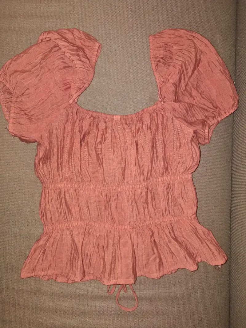 Blusa de mujer color terracota con mangas abullonadas - 1