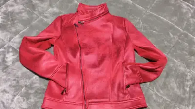 Chaqueta roja de mujer Desigual con diseño interior - miniatura 1