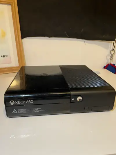 Consola Xbox 360 con juegos, control y kinect - miniatura 1