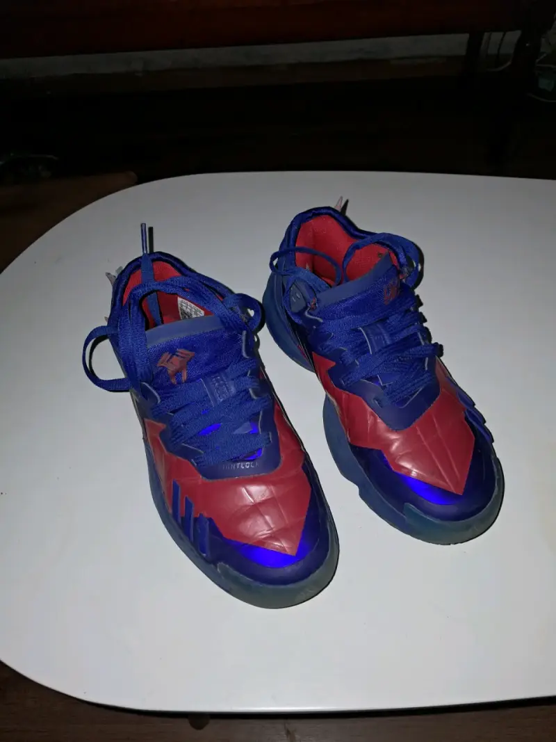 Zapatillas deportivas Adidas D.O.N. azul y rojo - 1
