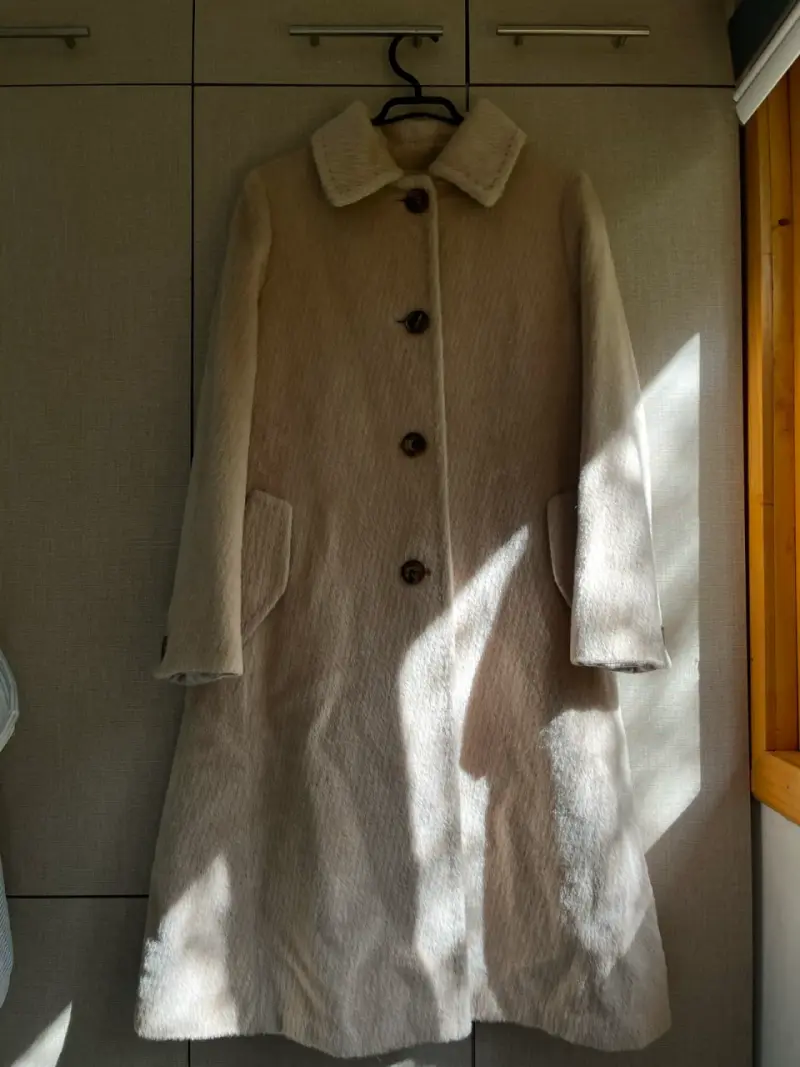 Abrigo de lana beige Izzat Baba