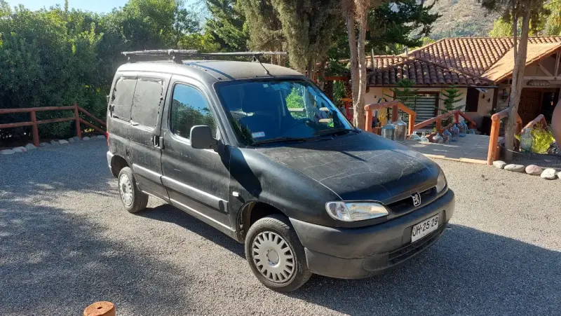 Furgoneta Peugeot Partner 2001 en buen estado
