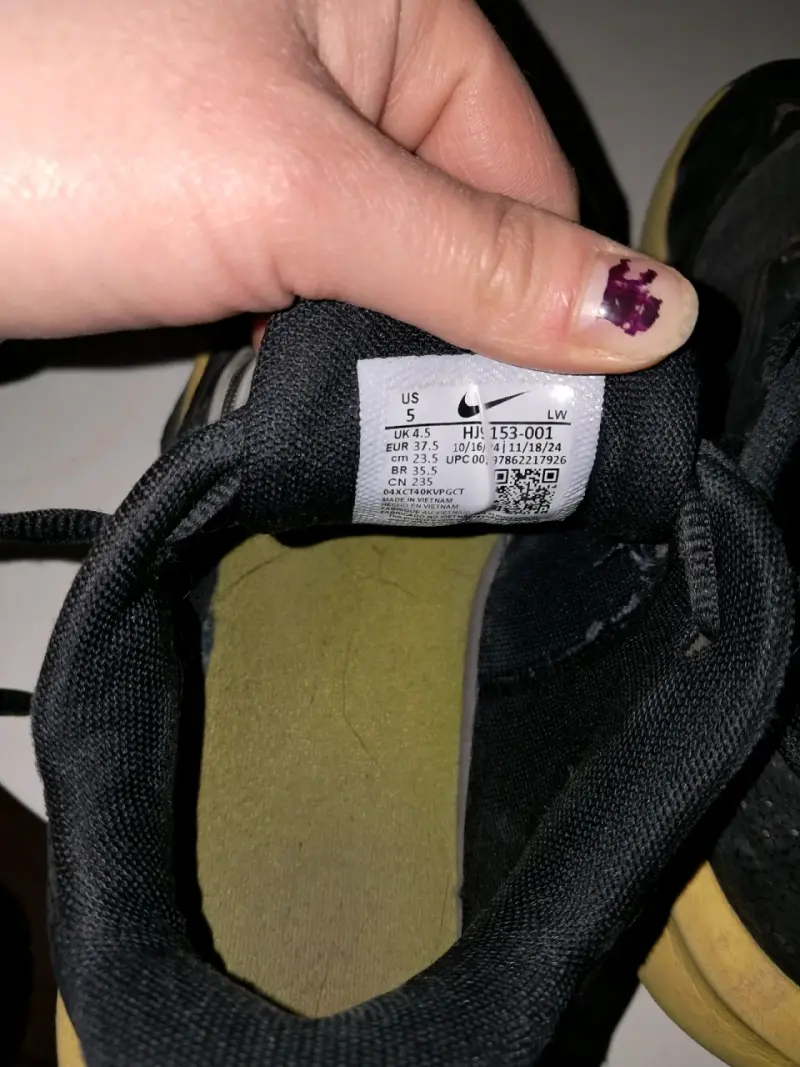 Zapatillas deportivas Nike negras y amarillas - 1