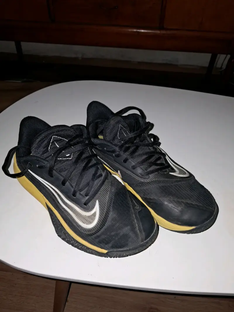 Zapatillas deportivas Nike negras y amarillas - 2