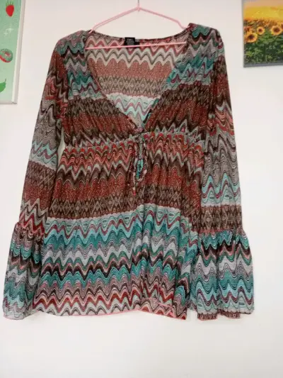 Blusa estampada de manga larga con diseño zigzag - miniatura 1