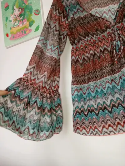 Blusa estampada de manga larga con diseño zigzag - miniatura 2