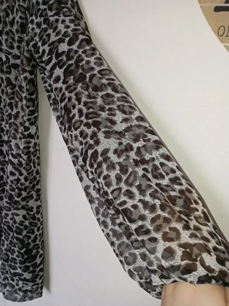Blusa estampado animal print con encaje - 2