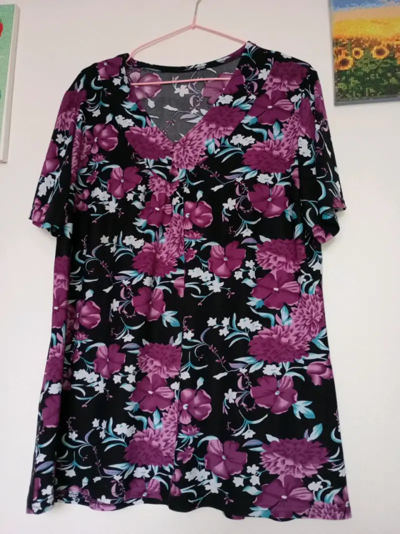 Blusa floral negro y morado para mujer