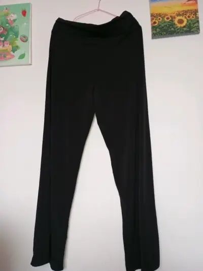 Pantalones negros de mujer estilo casual - miniatura 1