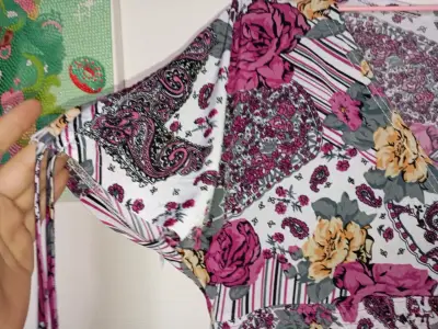 Vestido floral multicolor con diseño bohemio - miniatura 2