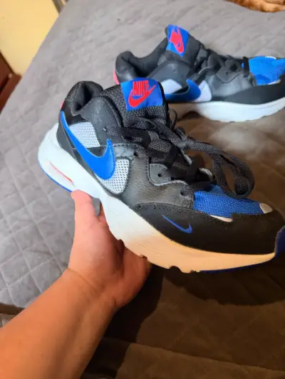 Zapatillas deportivas Nike negras y azules - miniatura 1