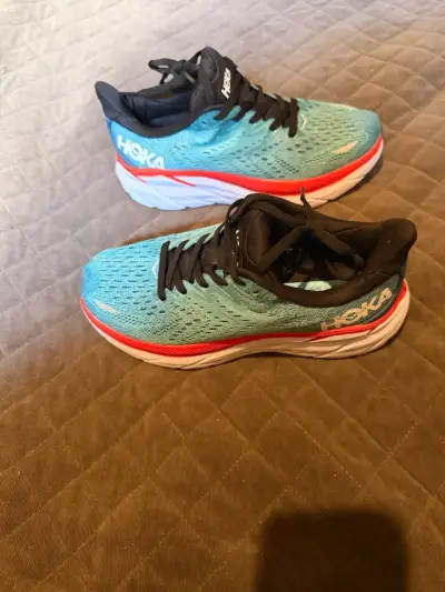 Zapatillas running Hoka azul y rojo - miniatura 3