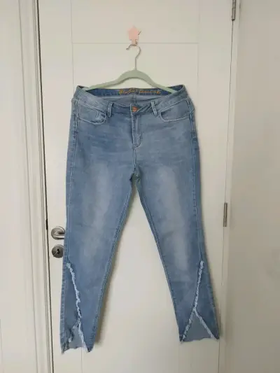 Jeans azul claro deshilachado - miniatura 1