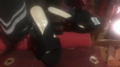 Sandalias de tacón alto negras elegantes - miniatura 1