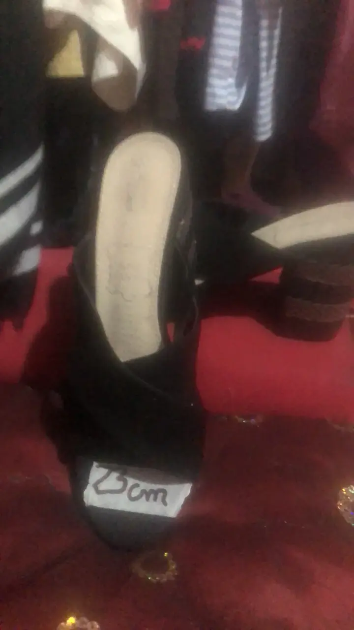 Sandalias de tacón alto negras elegantes - 3