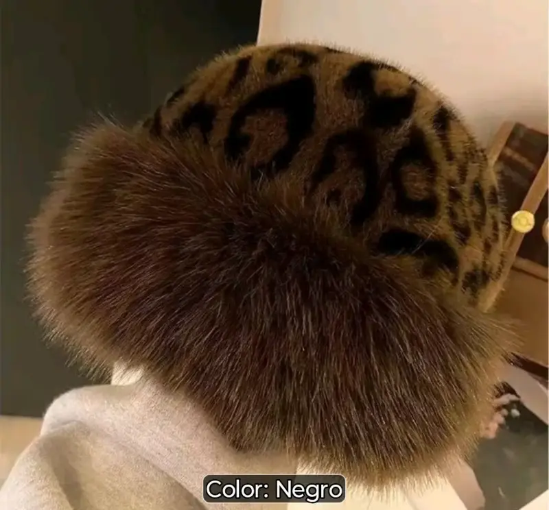 Gorro de piel sintética con estampado animal print