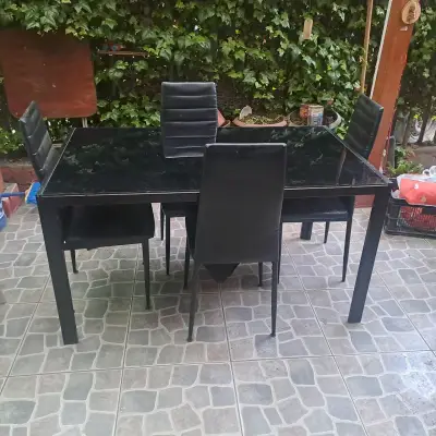 Juego de comedor negro con mesa de vidrio y sillas - miniatura 2