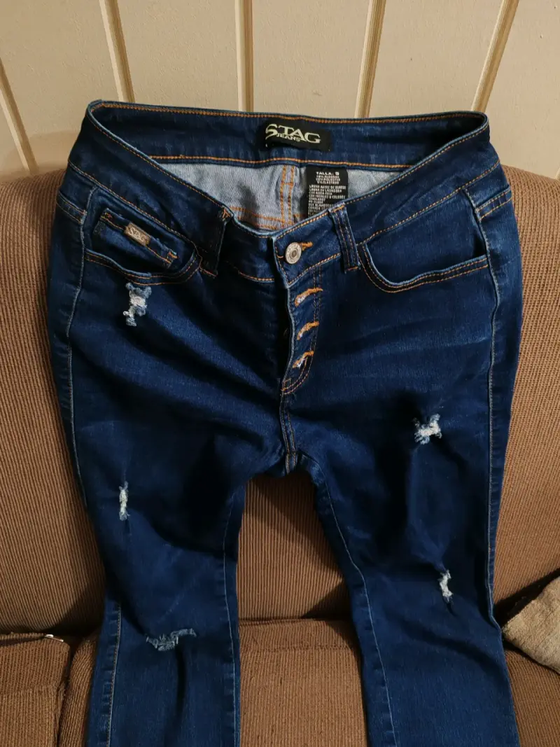 Jeans de mujer Stag con diseño desgastado
