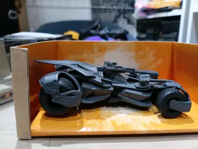 Batmobile Justice League Die Cast - miniatura 2