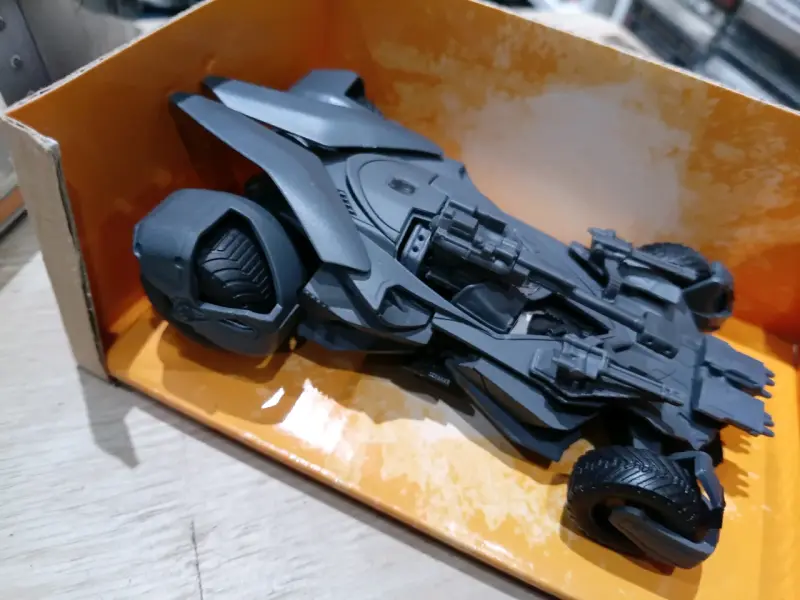 Batmobile Justice League Die Cast - 3