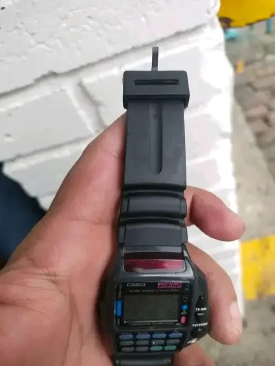 Reloj Casio con Calculadora y Control Remoto - miniatura 2