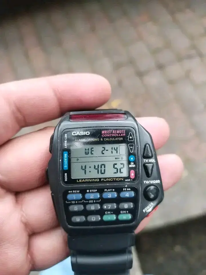 Reloj Casio con Calculadora y Control Remoto - 3