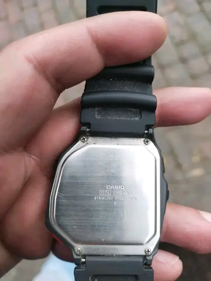Reloj Casio con Calculadora y Control Remoto - 4