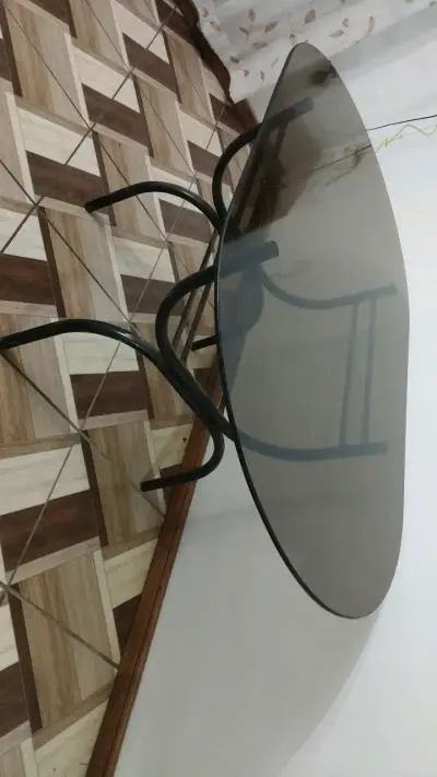 Mesa de vidrio ovalada con base metálica 160x90 - miniatura 3